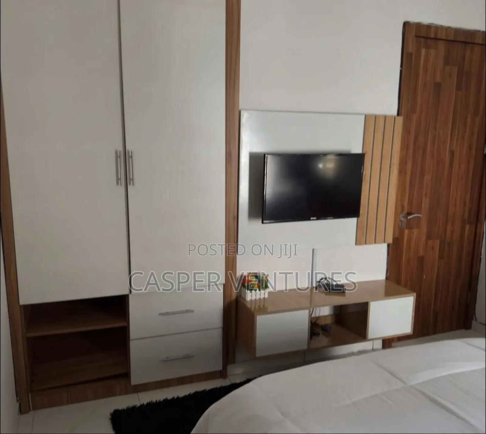 Colorful Weekly and Monthly Apartment