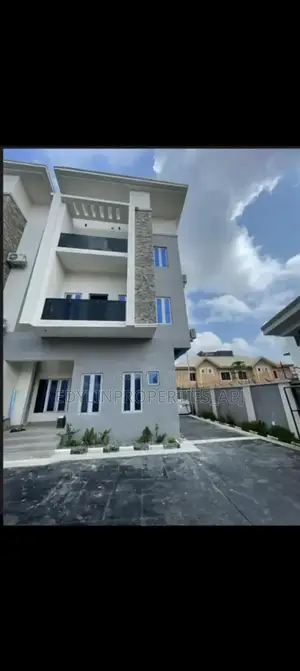 4bdrm Duplex in Utako for sale