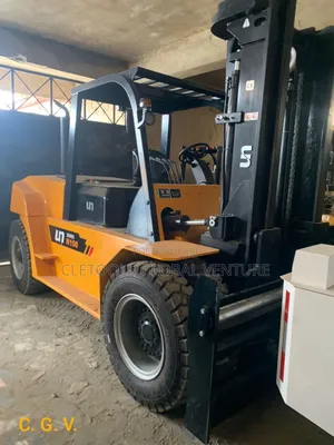 Counterbalanced Forklift Truck With Engine 5ton 5000kg