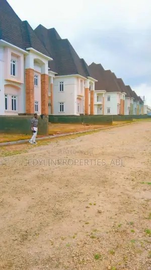 7bdrm Duplex in Apo District for sale