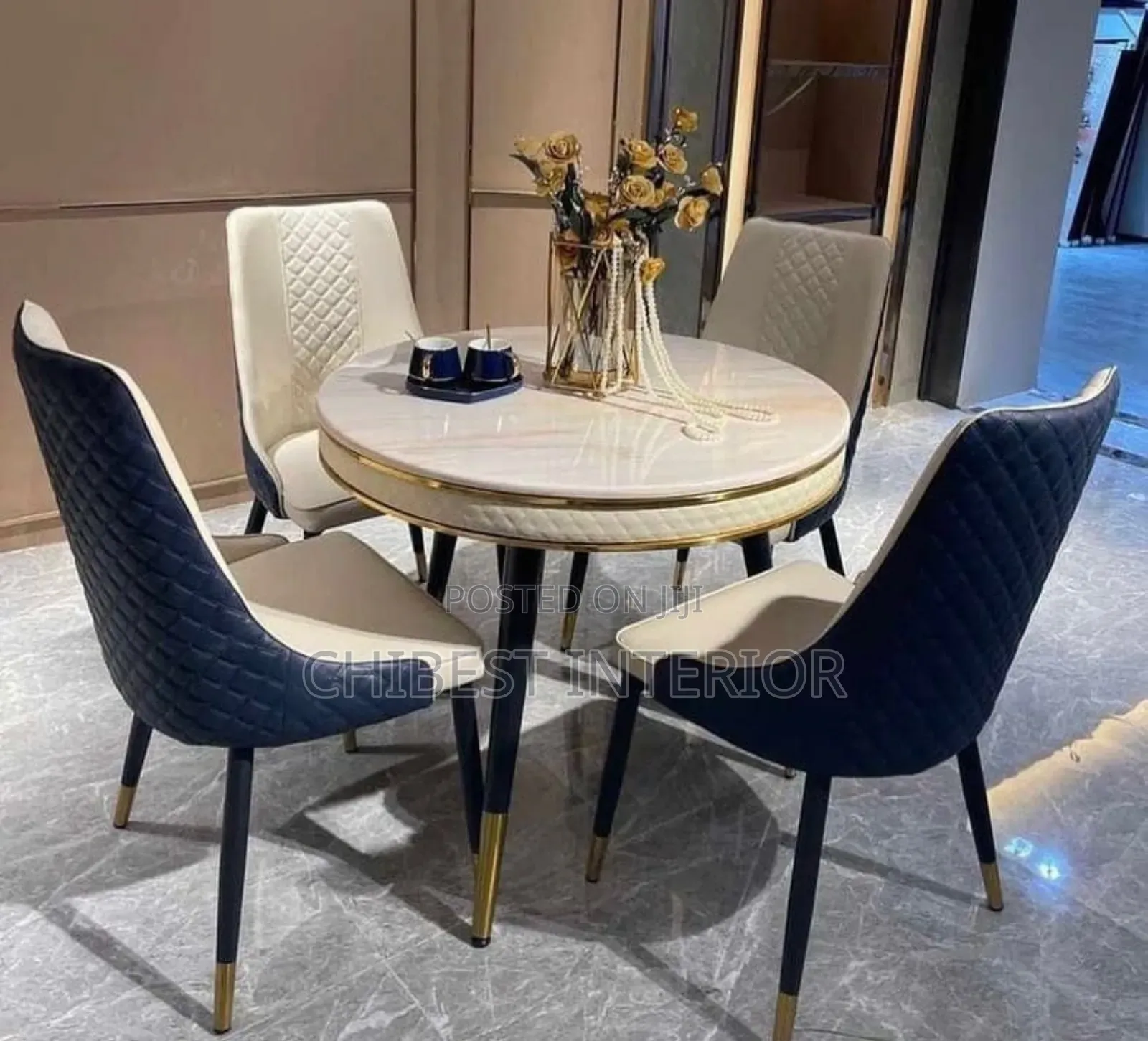 Circular/Round 4 Seaters Marble Dining Set.