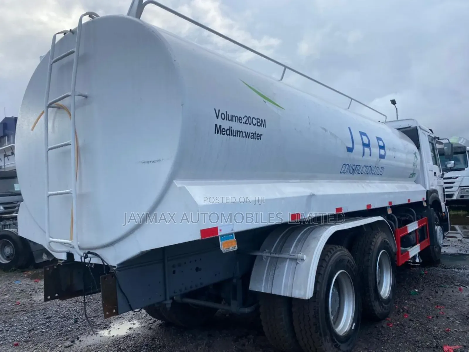 White CNHTC Howo 371 Water Tank