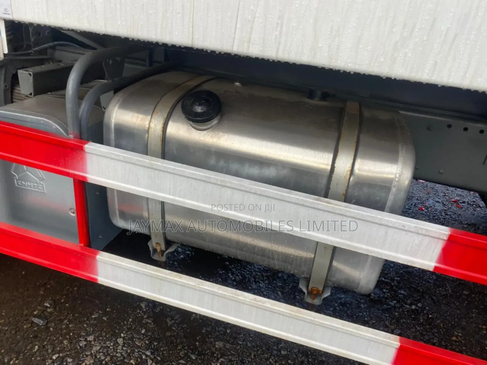 White CNHTC Howo 371 Water Tank