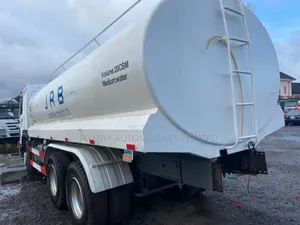 White CNHTC Howo 371 Water Tank