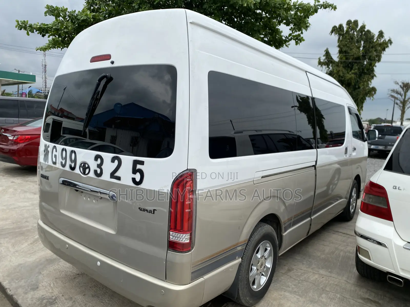 Toyota HiAce 2015 White