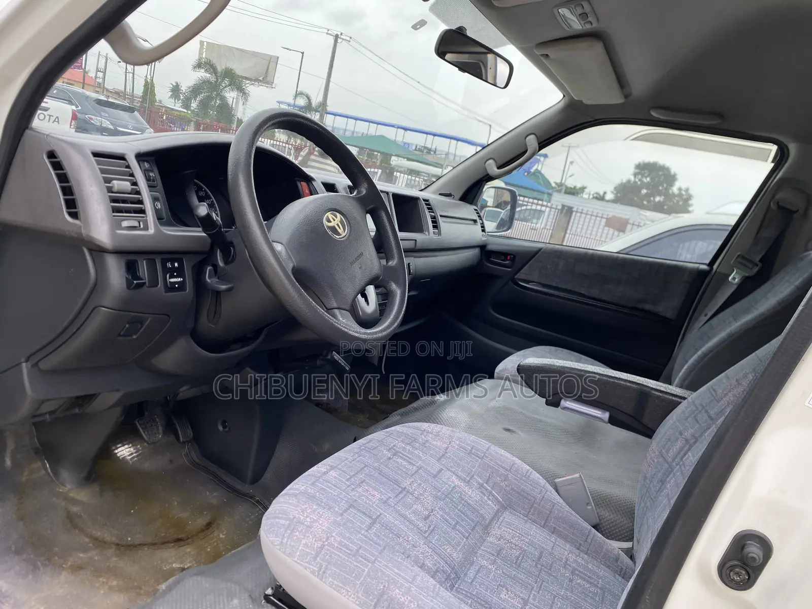 Toyota HiAce 2015 White