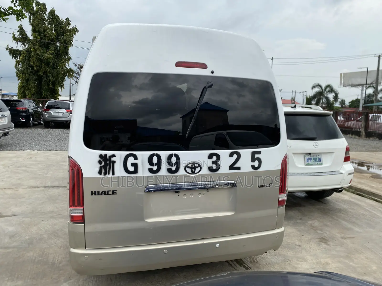 Toyota HiAce 2015 White