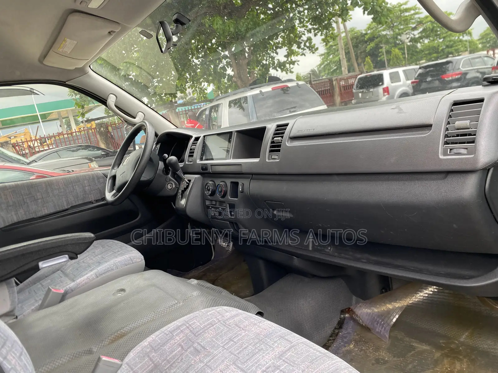 Toyota HiAce 2015 White