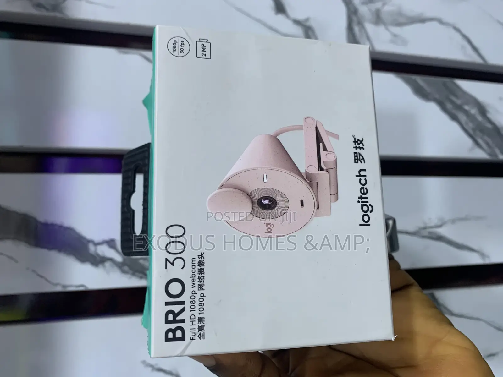Logitech Brio 300 Full HD Webcam.