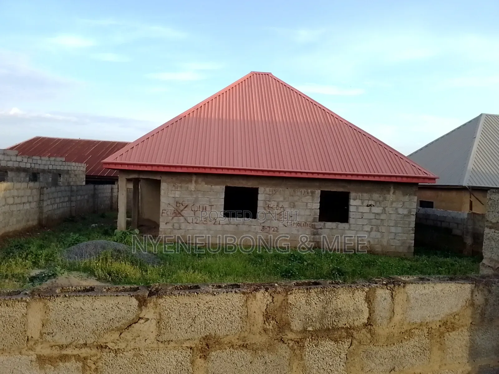 2bdrm Bungalow in Phase 4 / Jikwoyi for sale
