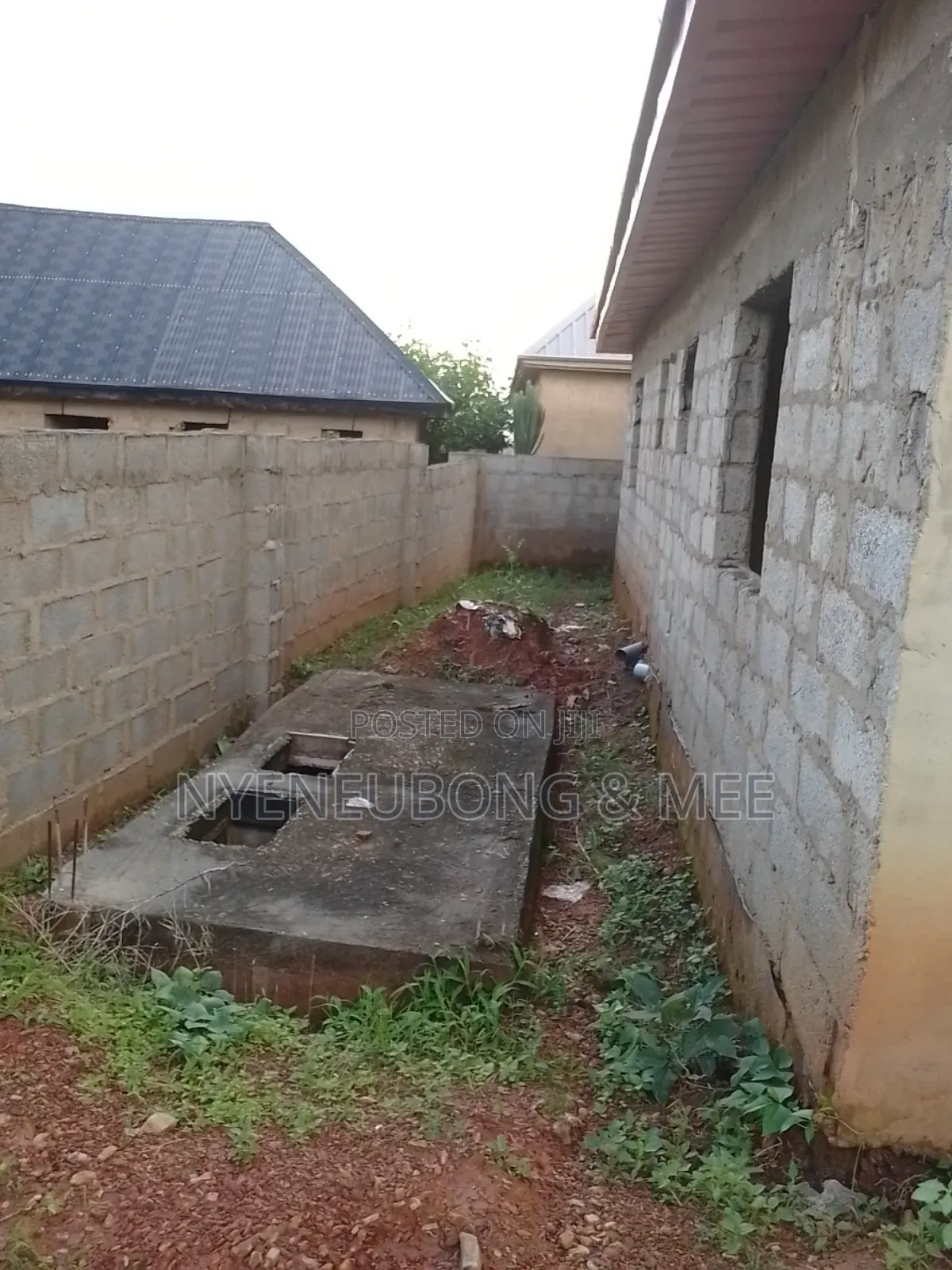 2bdrm Bungalow in Phase 4 / Jikwoyi for sale