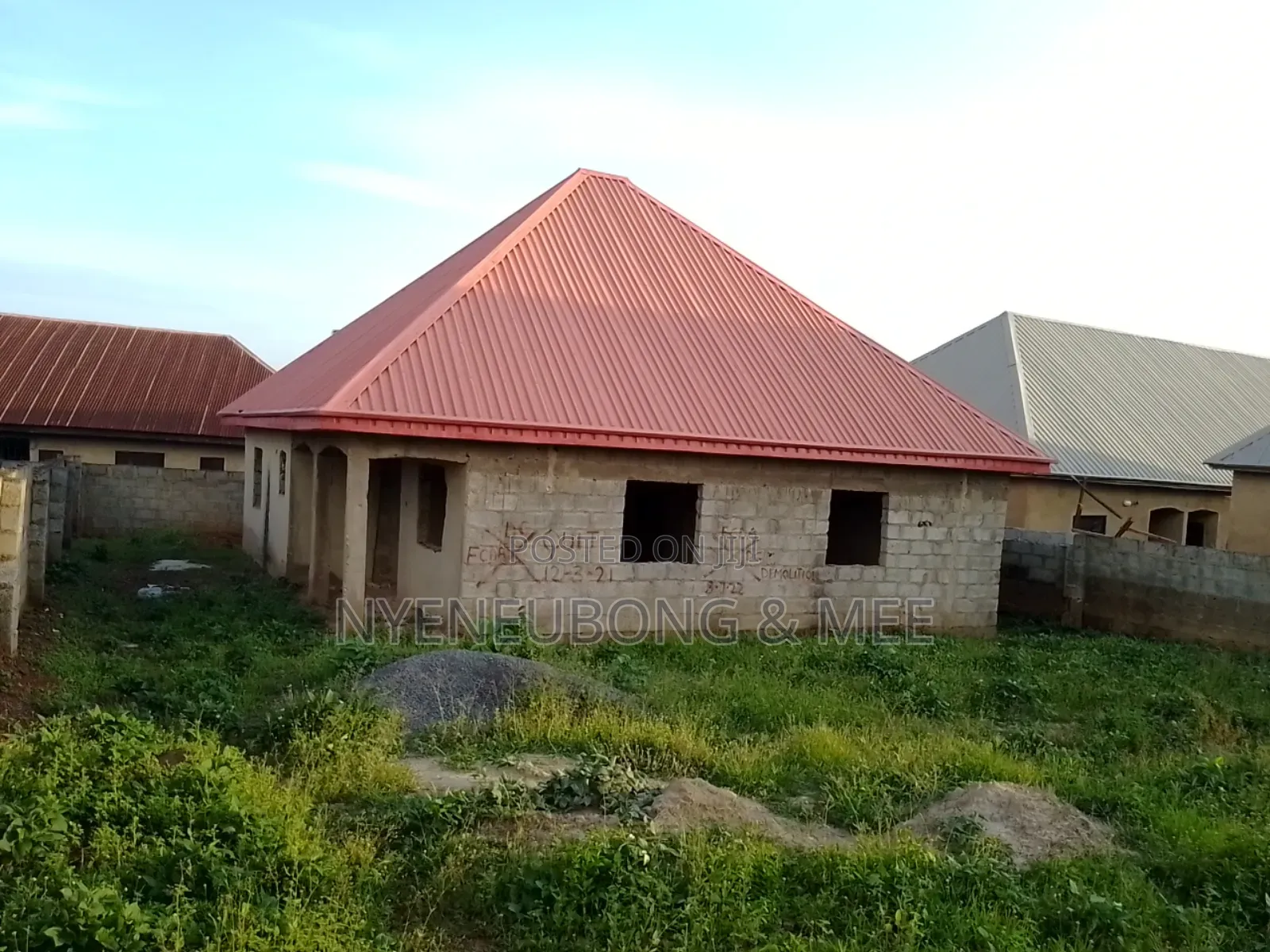 2bdrm Bungalow in Phase 4 / Jikwoyi for sale