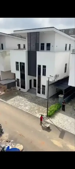 5bdrm Duplex in Inside An Estate, Jahi for sale