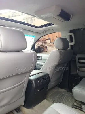 Toyota Sequoia Limited 4dr SUV (5.7L 8cyl 6A) 2010 Black