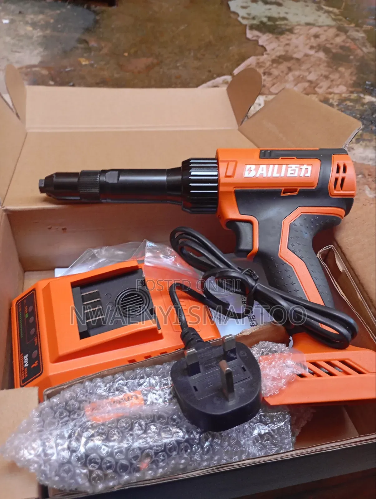 Gun Rivet Machine Cordless Type Two Batteries