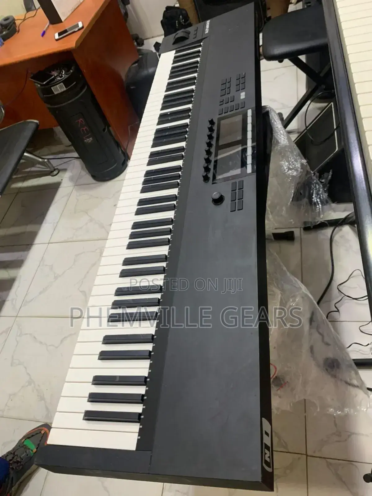 Komplete Konstart S88 II Midi Keyboard