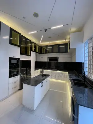 5bdrm Duplex in Lekki for sale