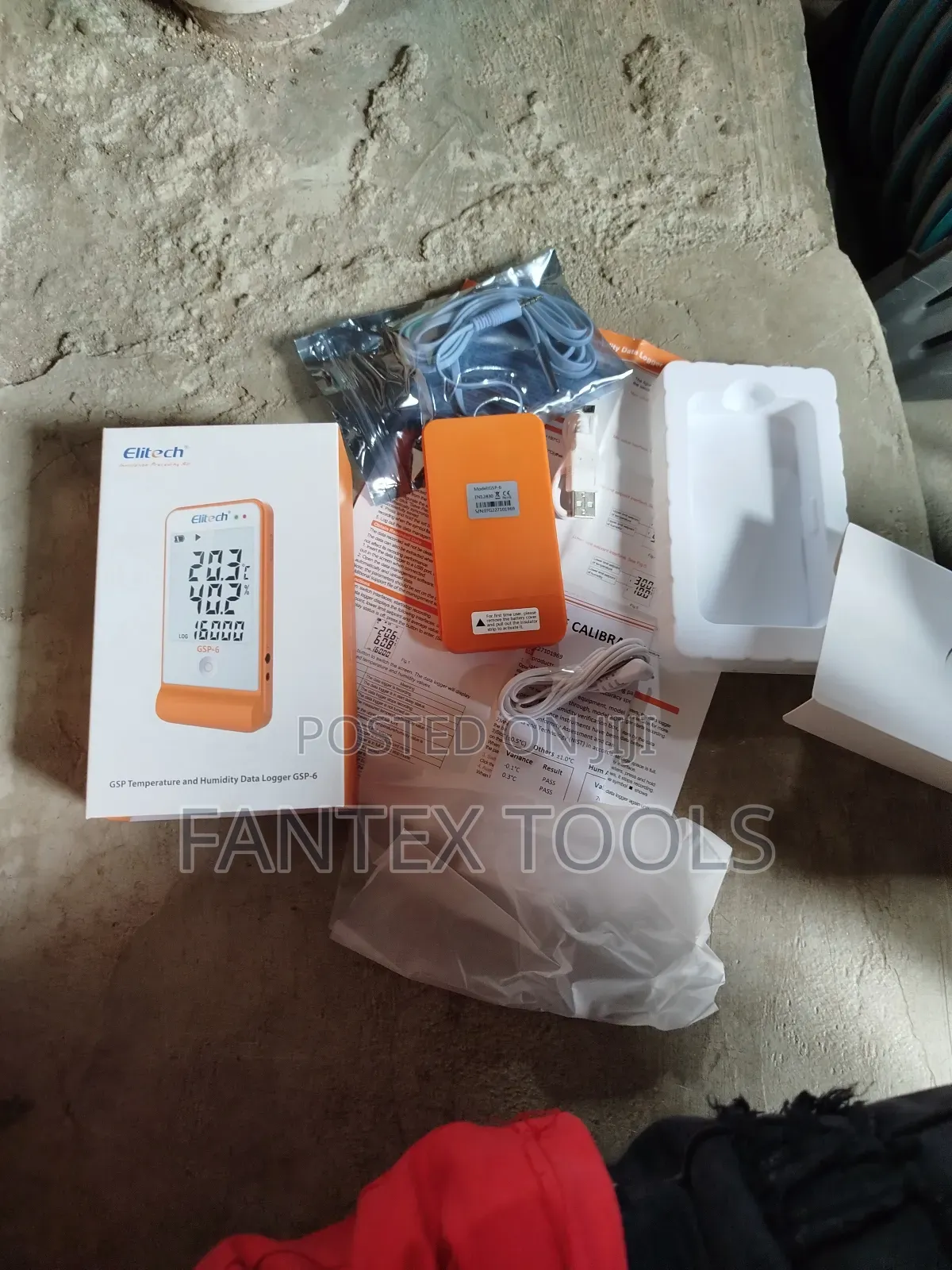 Temperature and Humidity Data Logger GPS-6