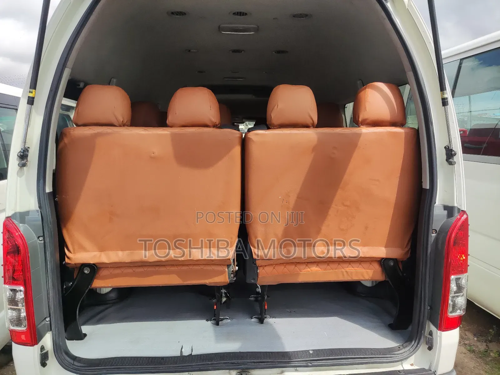 Toyota HiAce 2017 White