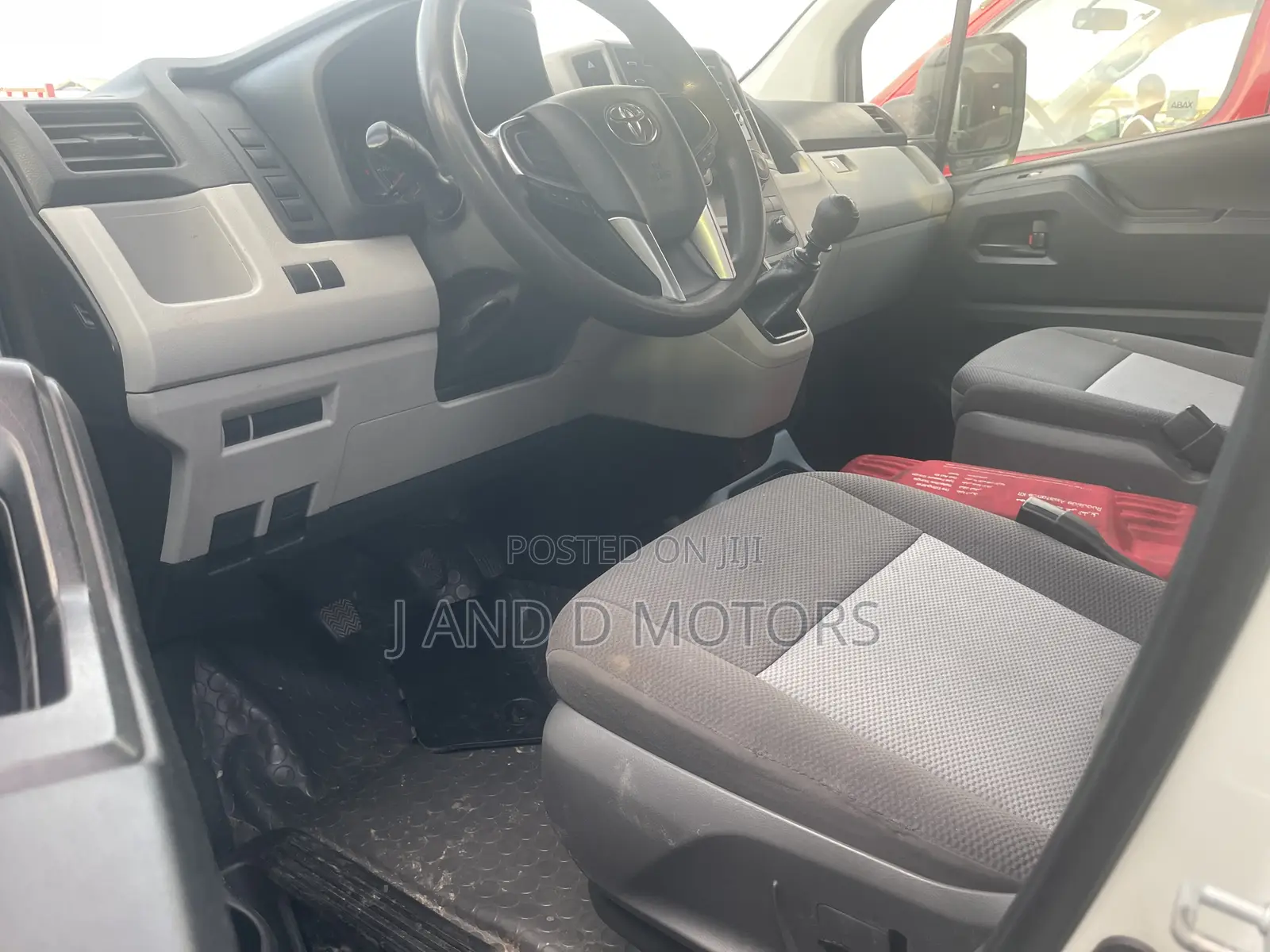 Toyota HiAce 2019 White