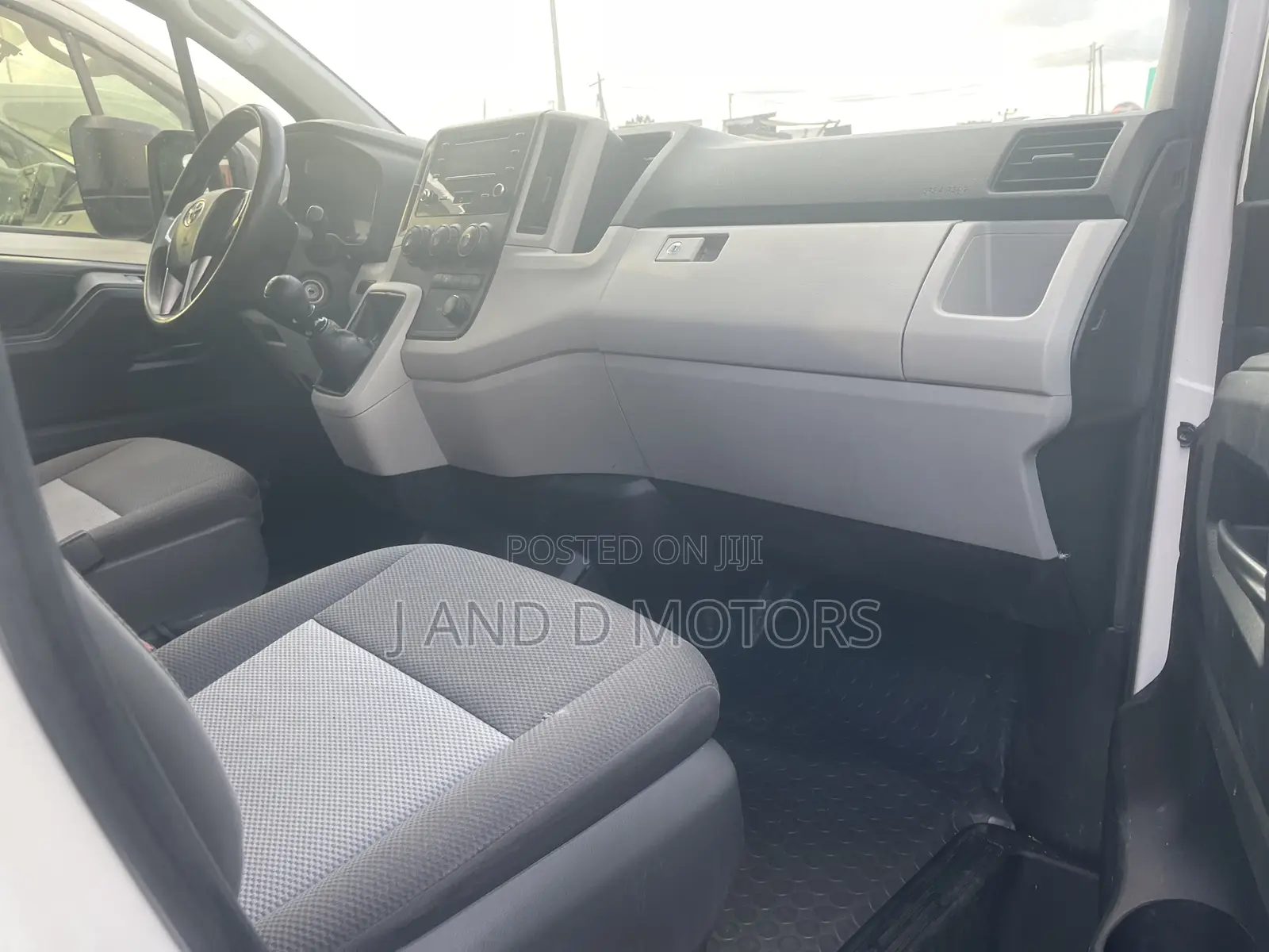 Toyota HiAce 2019 White