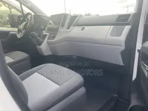 Toyota HiAce 2019 White