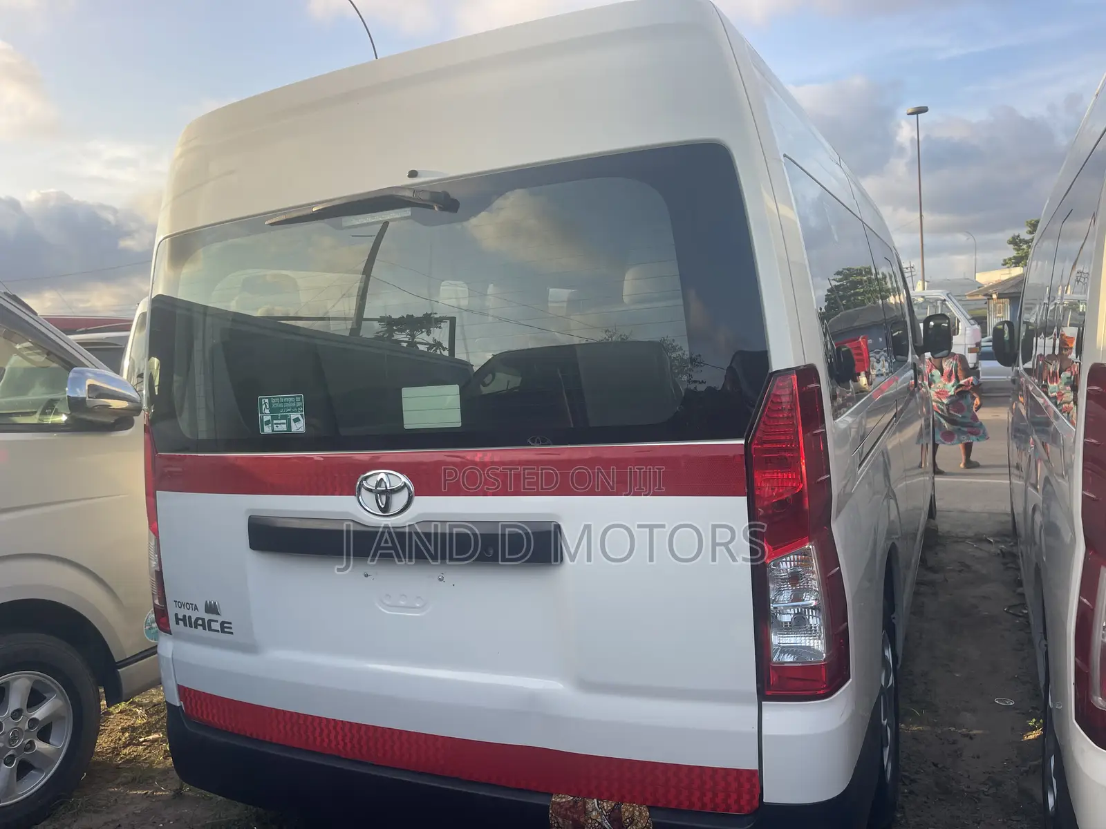 Toyota HiAce 2021 White