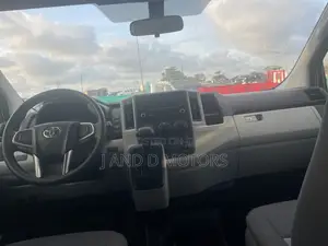 Toyota HiAce 2021 White