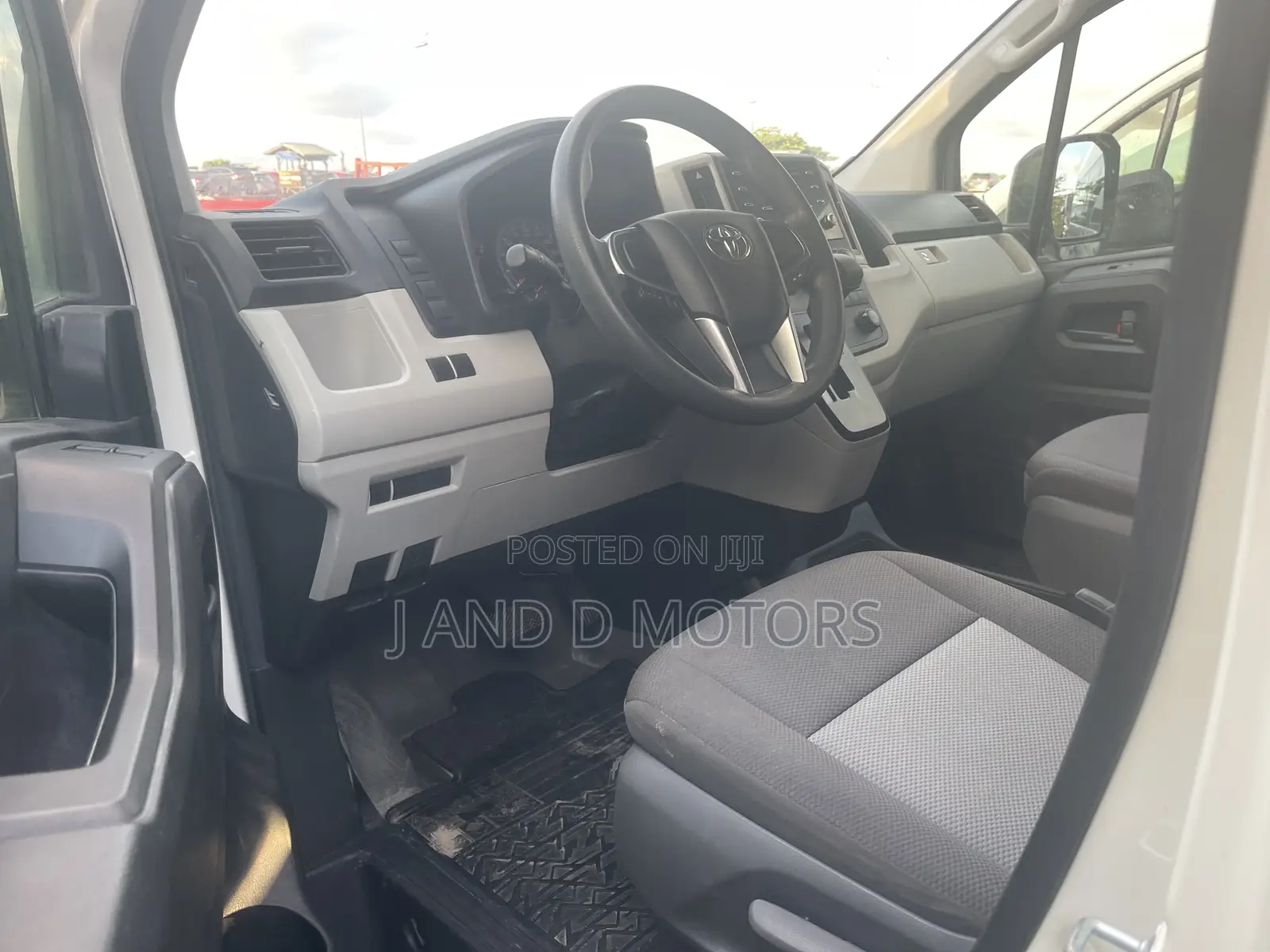 Toyota HiAce 2021 White