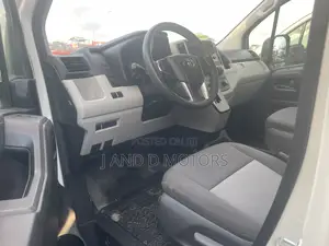 Toyota HiAce 2021 White