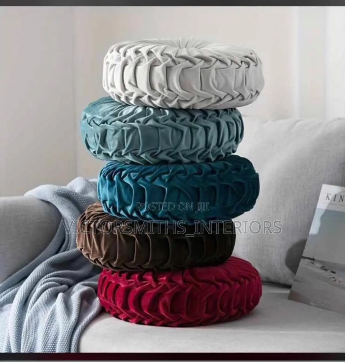Curtains,Walpper and Trow Pillows