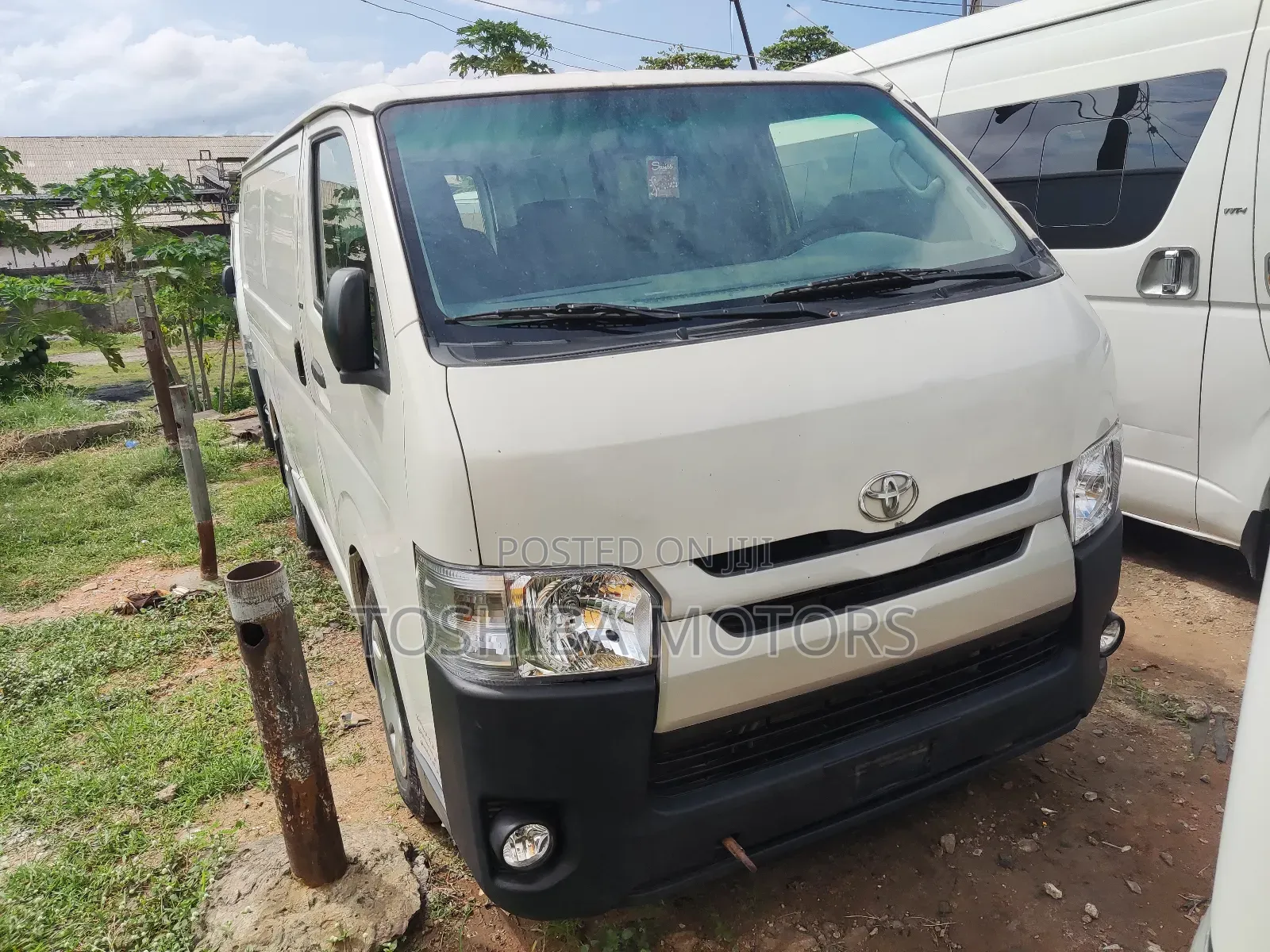 Toyota HiAce 2010 White