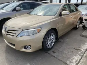 Toyota Camry 2010 Gold