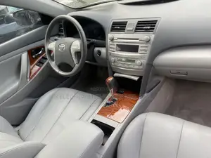 Toyota Camry XLE V6 4dr Sedan (3.5L 6cyl 6AM) 2010 Gray