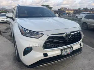 Toyota Highlander Platinum FWD 2023 White