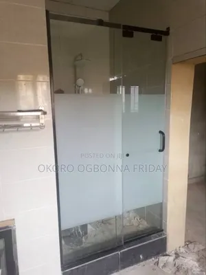 Canada's Shower Cubicle