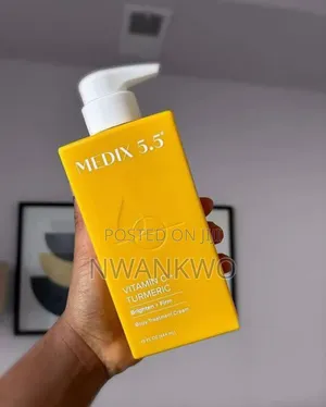 Photo - Medix 5.5 Vitamin C +Turmeric Body Treatment