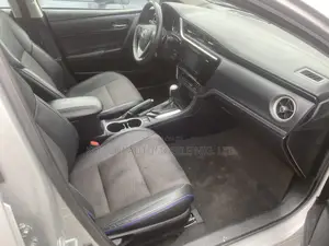 Toyota Corolla SE 4dr Sedan (1.8L 4cyl Manual) 2017 Silver