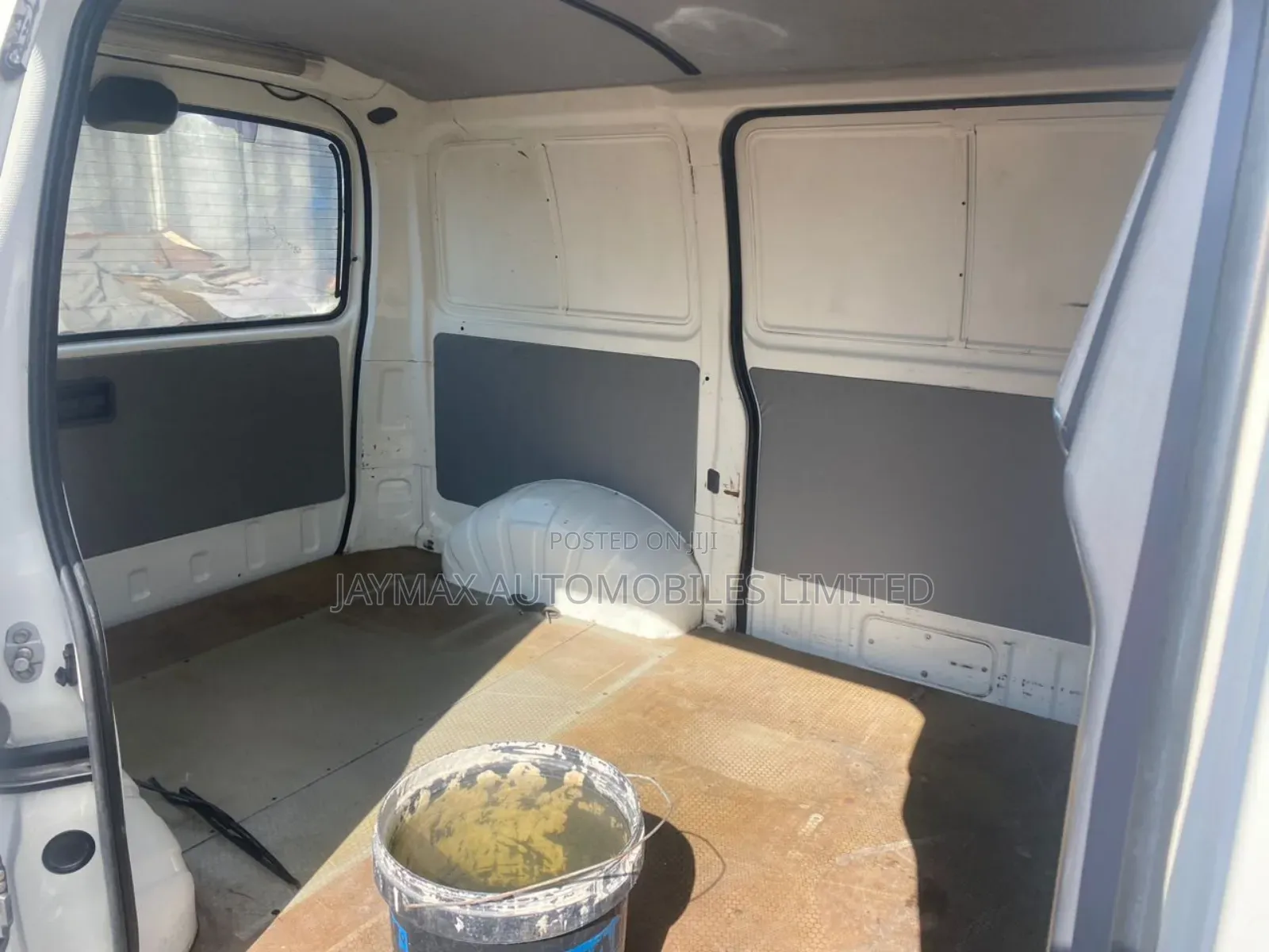 Toyota HiAce 2007 White