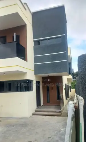 5bdrm Duplex in Golf Club Onireke for sale