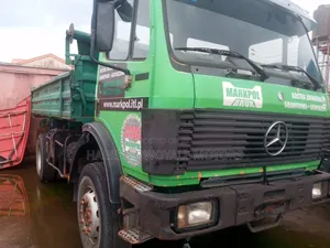 Photo - Mercedes-Benz Tipper Truck With Auxiliary