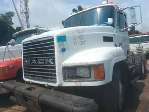 Manual CH Mack Ten Tyres Head Truck Spring Suspension Superb