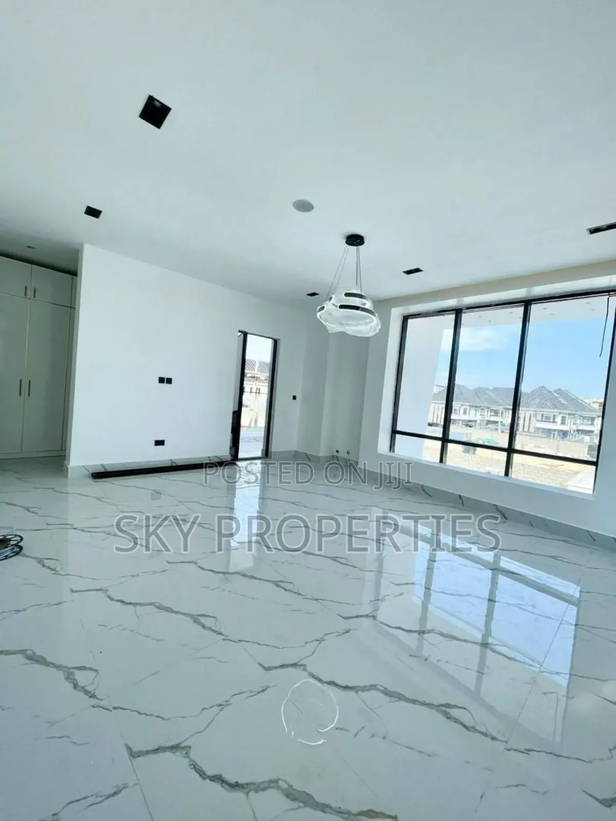 5bdrm Duplex in Admiralty, Lekki Phase 1 for sale