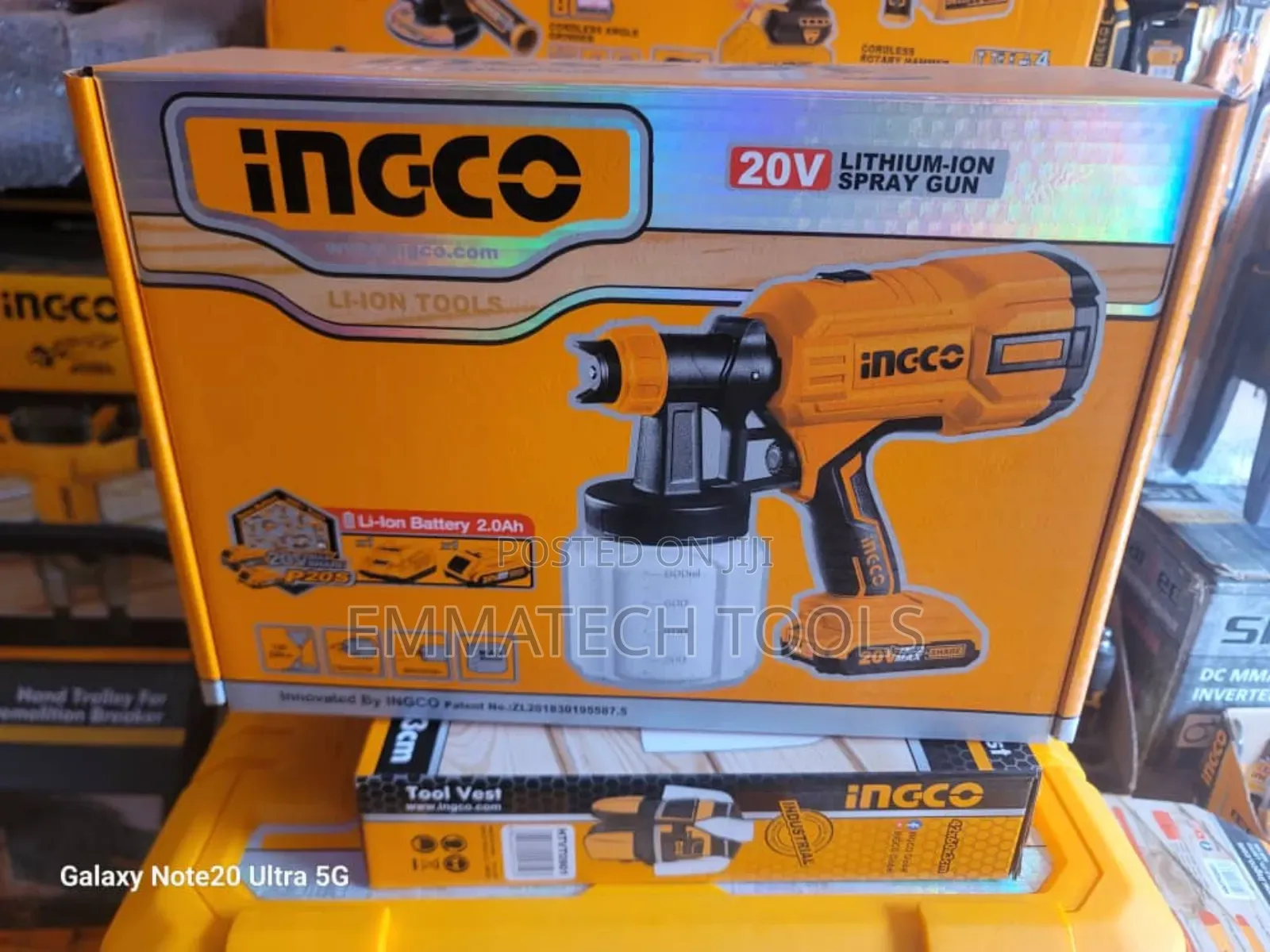 Cordless Plug and Sprayer Machine