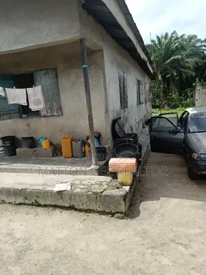 8bdrm Room & Parlour in Tako 3, Ajarah, Badagry / Badagry for sale