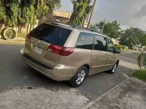 Toyota Sienna 2006 Gold