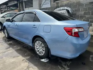 Toyota Camry LE 4dr Sedan (2.5L 4cyl 6A) 2012 Blue