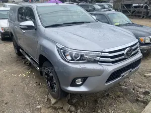 Toyota Hilux 2022 Silver