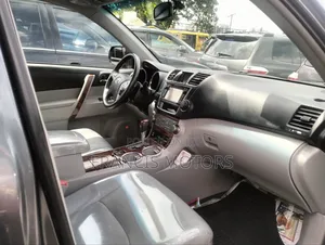 Toyota Highlander Limited 3.5l 4WD 2013 Gray