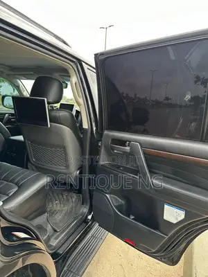 Toyota Land Cruiser 2021 Available for Hire